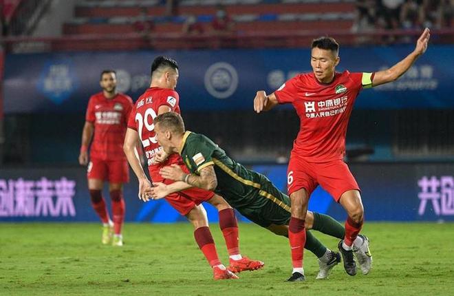 关于巴塞罗那今夜防线松动，志在中超名次提升，赛场秩序良好，高层口径保持一致的信息